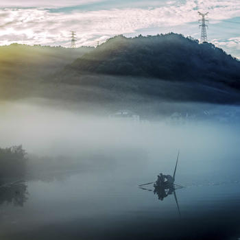 晨光中的渔船图片素材免费下载