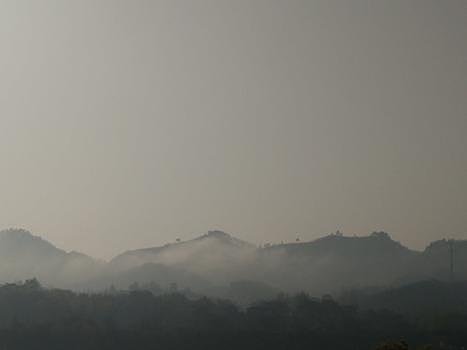 云雾缭绕图片素材免费下载