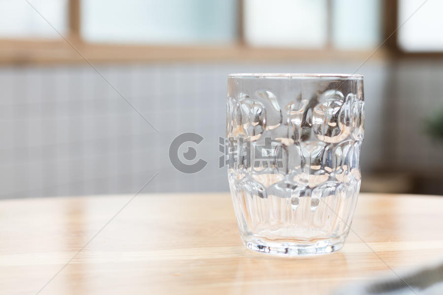 透明的啤酒杯图片素材免费下载