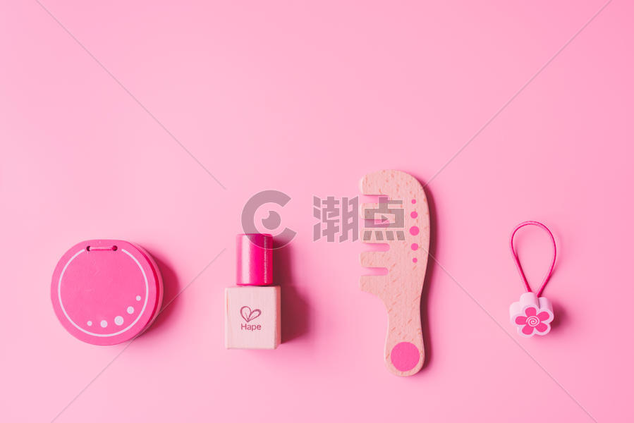 儿童节粉色背景梳妆玩具图片素材免费下载