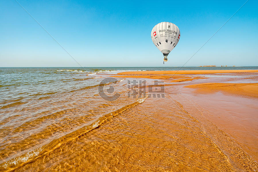 海浪沙滩热气球图片素材免费下载