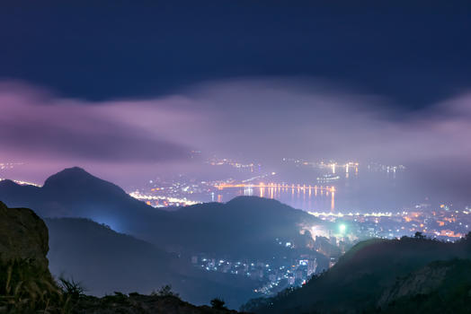 平流雾中的城市图片素材免费下载