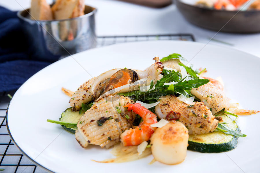 普罗旺斯的海鲜沙拉图片素材免费下载