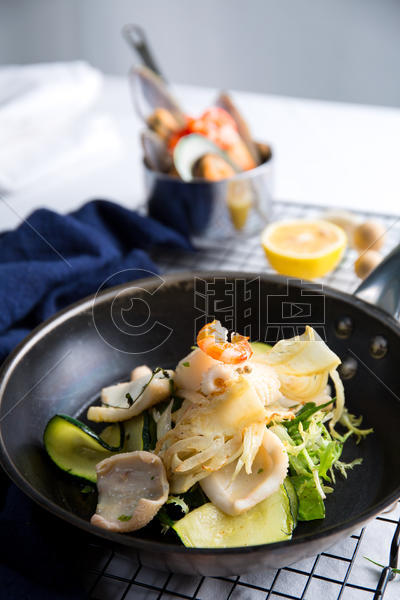 普罗旺斯的海鲜沙拉图片素材免费下载