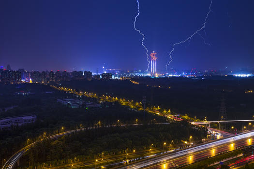  雷电下的夜景城市图片素材免费下载