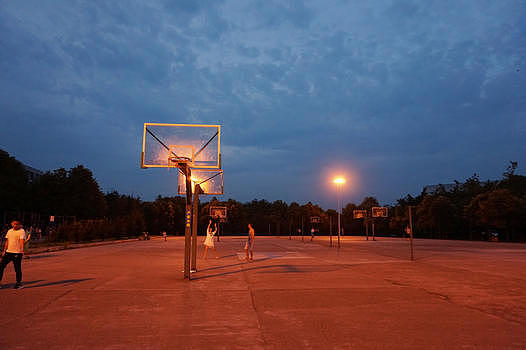 傍晚时分篮球场图片素材免费下载