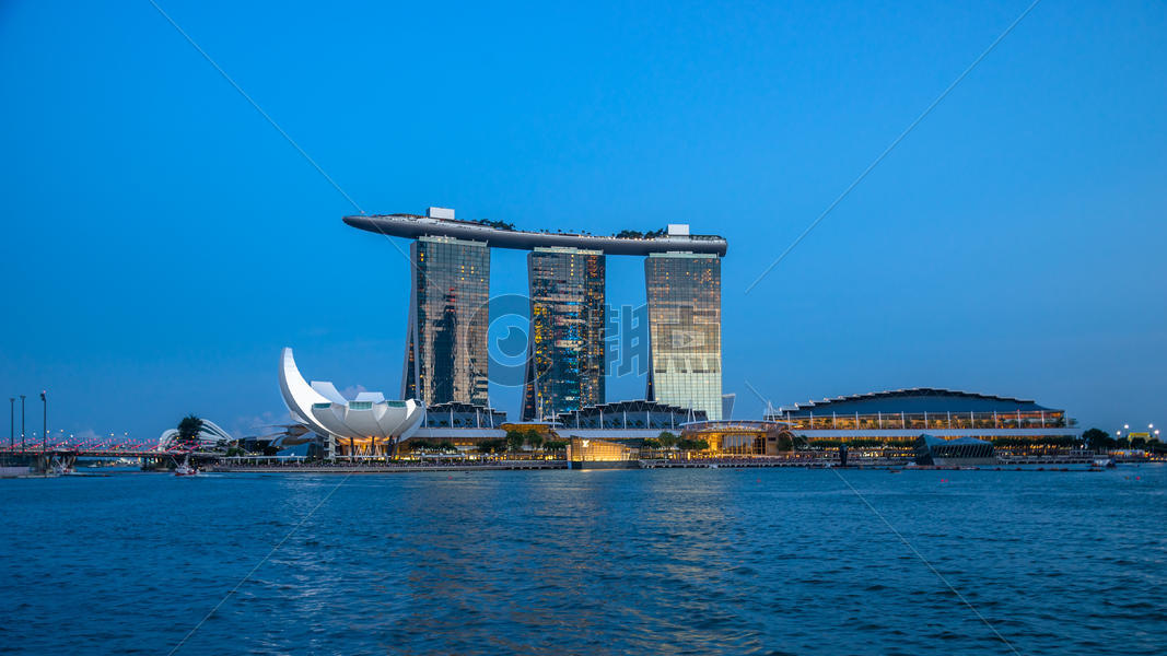 蓝天下的新加坡金沙酒店图片素材免费下载
