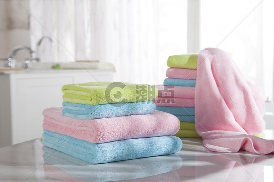 浴室浴巾彩色组合图片素材免费下载