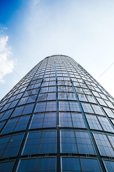 蓝天下的城市高楼大厦图片素材免费下载