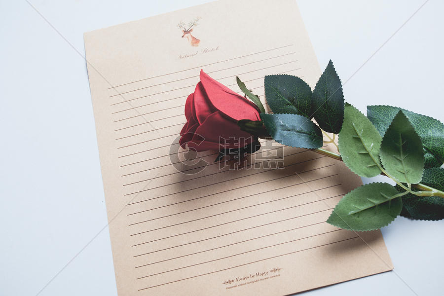 玫瑰与信纸图片素材免费下载