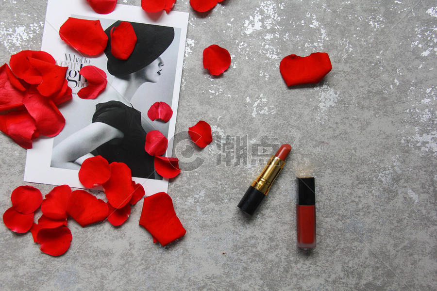 红玫瑰花瓣时尚口红静物背景素材图片素材免费下载