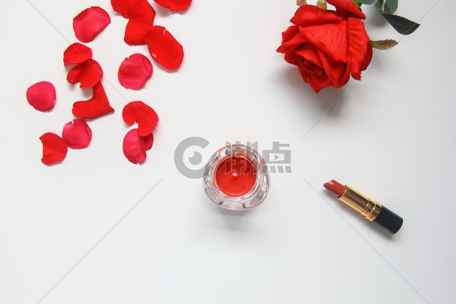 红玫瑰花瓣七夕情人节白色静物背景素材图片素材免费下载