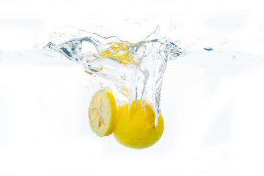 柠檬入水图片素材免费下载