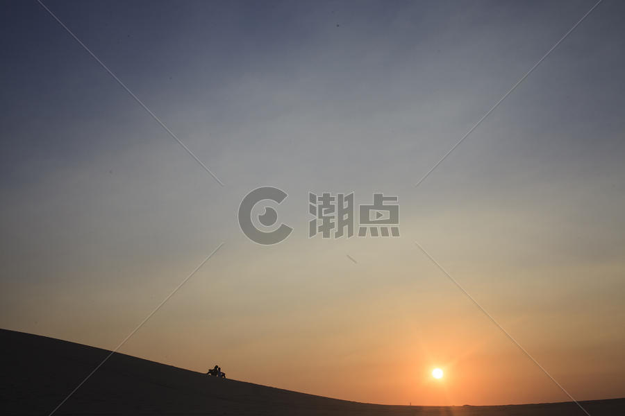 夕阳的沙漠图片素材免费下载