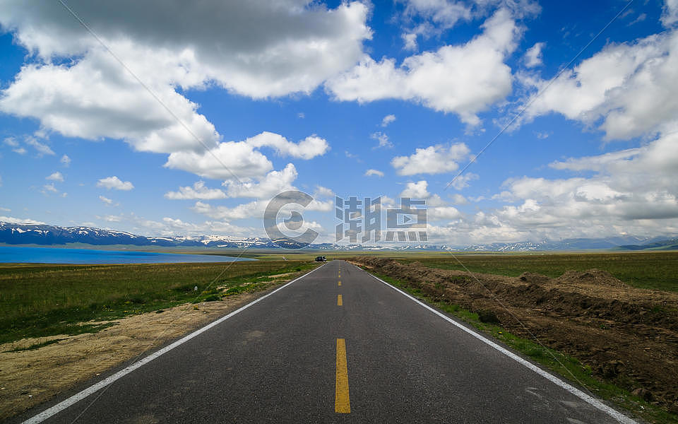赛里木湖公路图片素材免费下载