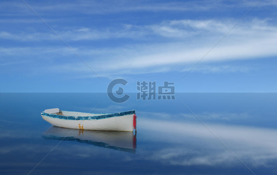 一叶小舟蓝天白云大海风景图片素材免费下载