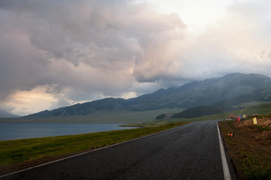 新疆赛里木湖风光图片素材免费下载