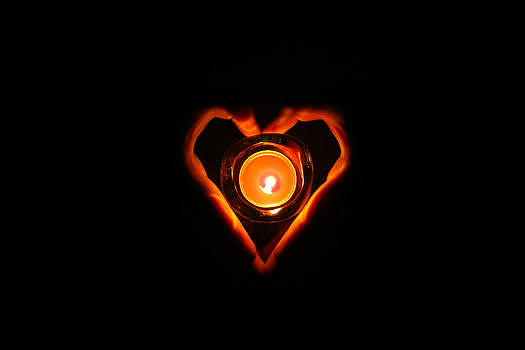 爱心祈福蜡烛微光图片素材免费下载
