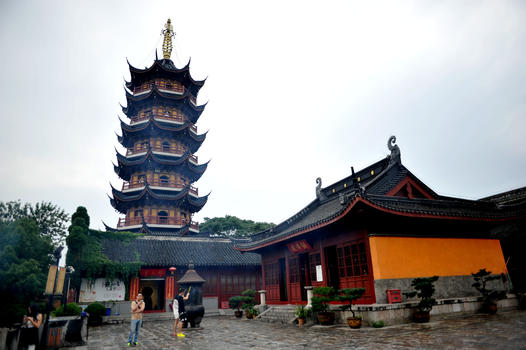 绍兴鲁镇寺庙里的塔图片素材免费下载