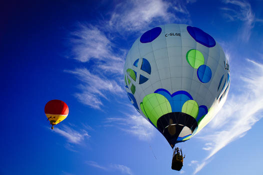 加拿大小镇的热气球节图片素材免费下载