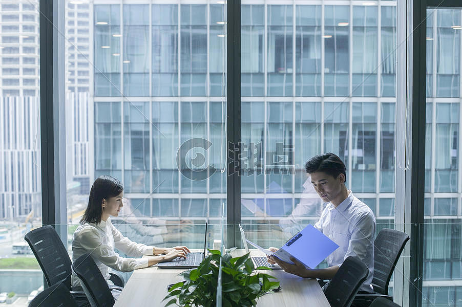 商务楼里商务人士在办公上班摄影图4017*2673图片素材免费下载-编号681240-潮点视频