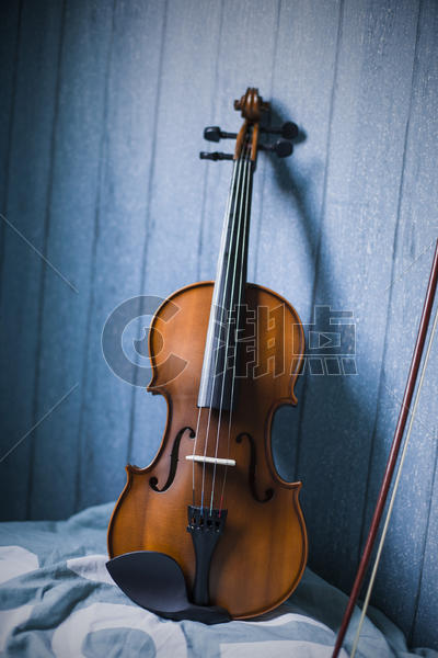 失落的小提琴图片素材免费下载
