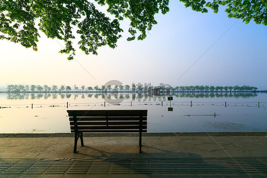 杭州西湖旁的座椅图片素材免费下载