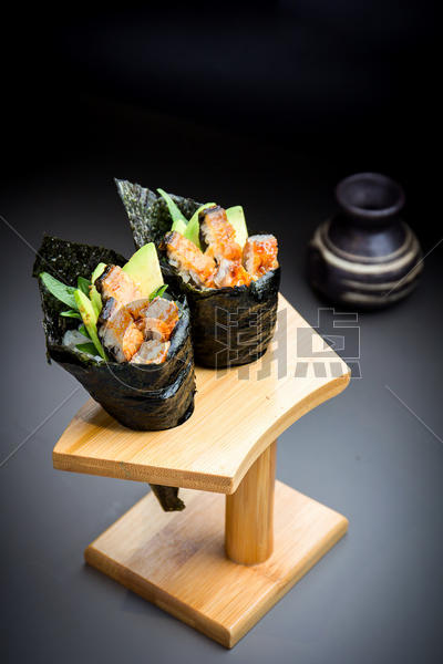日本料理鳗鱼卷手握图片素材免费下载