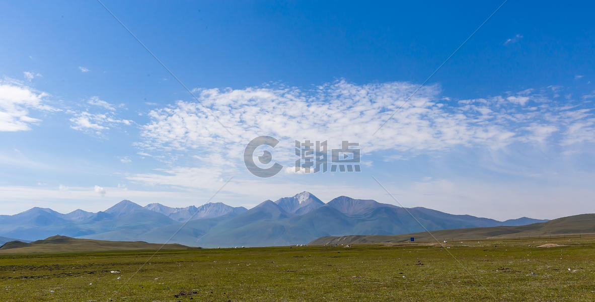 新疆草原山峰美景图片素材免费下载