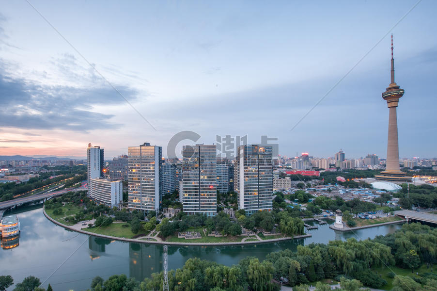 北京电视塔与昆明湖图片素材免费下载
