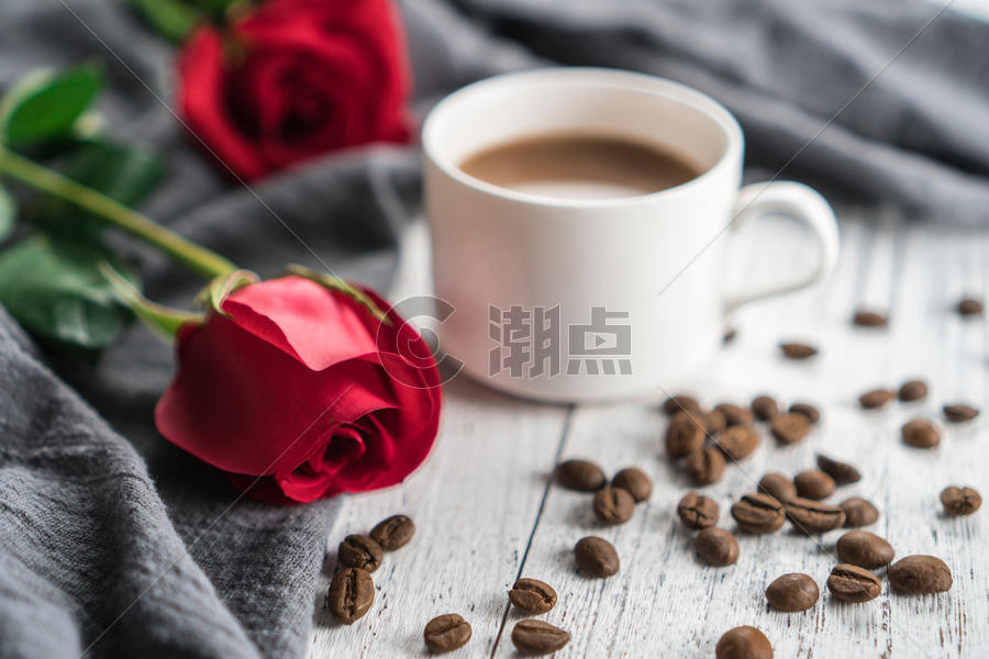 浪漫玫瑰与咖啡豆图片素材免费下载