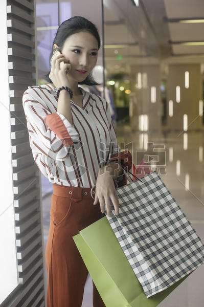 小资美女在商场购物逛街图片素材免费下载