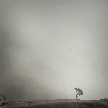 云雾中的山图片素材免费下载