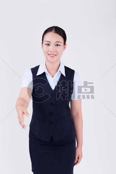 伸手握手动作的职业女性形象图片素材免费下载