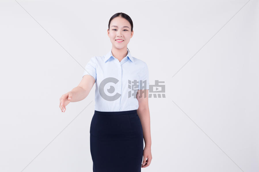 伸手握手动作的职业女性形象摄影图5096*3397图片素材免费下载-编号686114-潮点视频