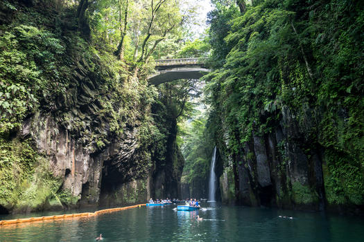 日本九州高千穗瀑布泛舟图片素材免费下载