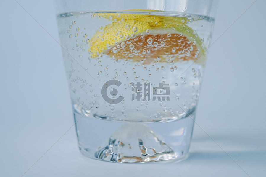 柠檬片和七喜 柠檬七 富士山杯子图片素材免费下载