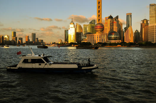 上海黄浦江傍晚的客船图片素材免费下载