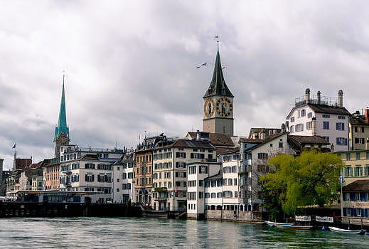 乌云笼罩下的瑞士图片素材免费下载