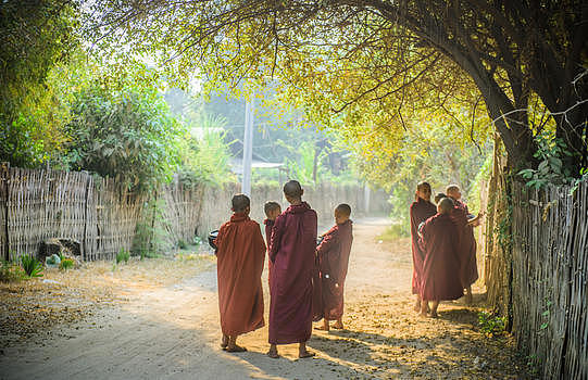 缅甸僧侣图片素材免费下载