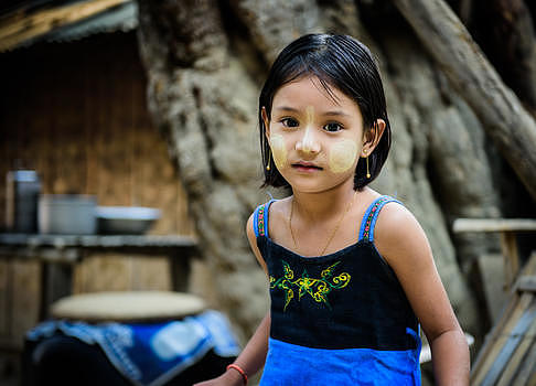 缅甸美丽可爱的女孩图片素材免费下载