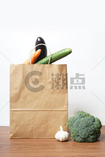 购物袋中的蔬菜图片素材免费下载