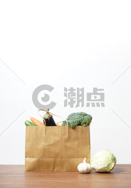 购物袋中的蔬菜图片素材免费下载