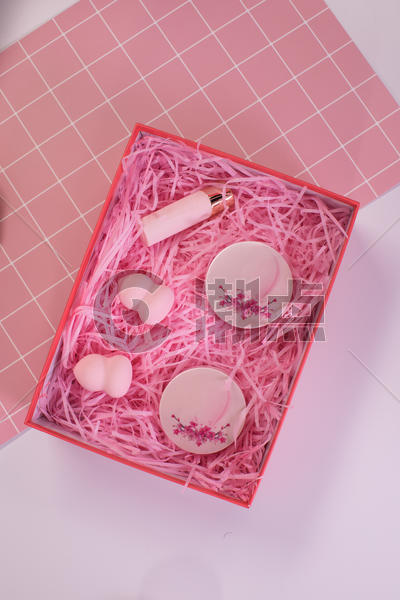 粉色系少女心化妆品系列图片素材免费下载