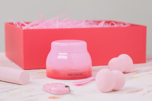 粉色系少女心化妆品瓶子罐子系列图片素材免费下载