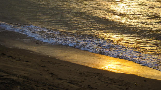 景色光线下的海滩图片素材免费下载
