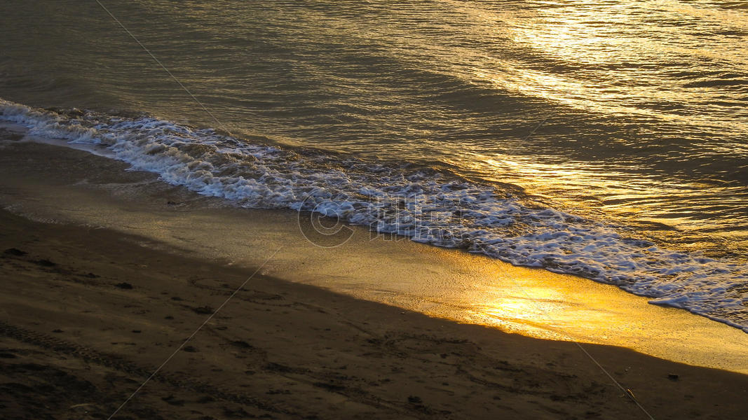 景色光线下的海滩图片素材免费下载