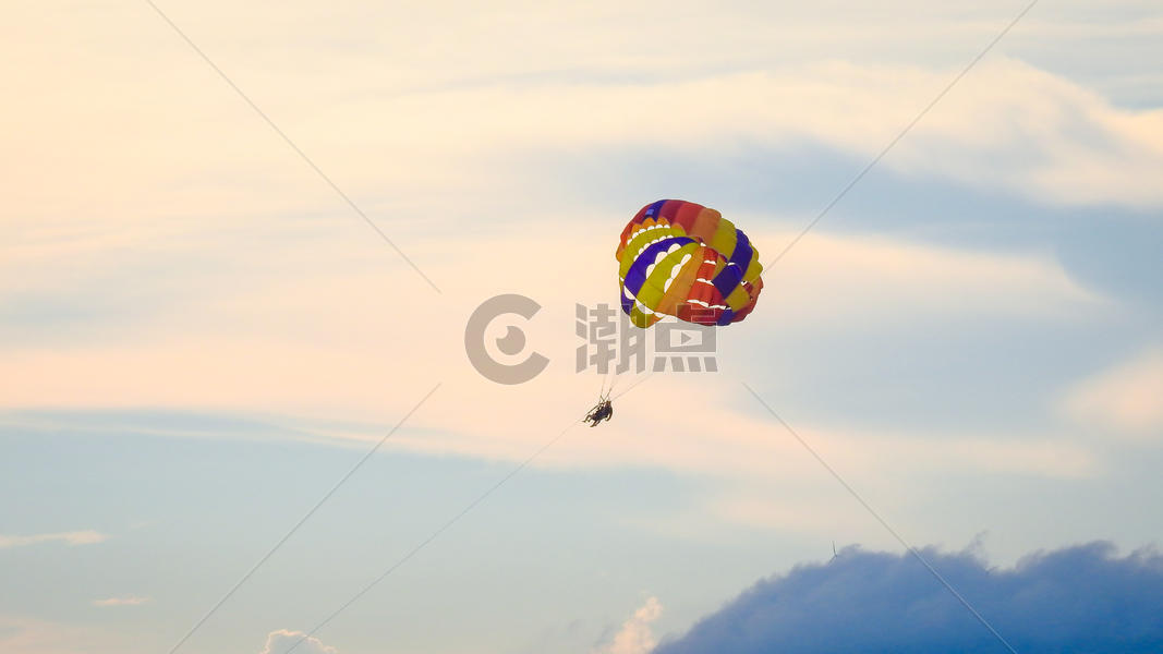 度假运动七彩的滑翔伞降落伞图片素材免费下载