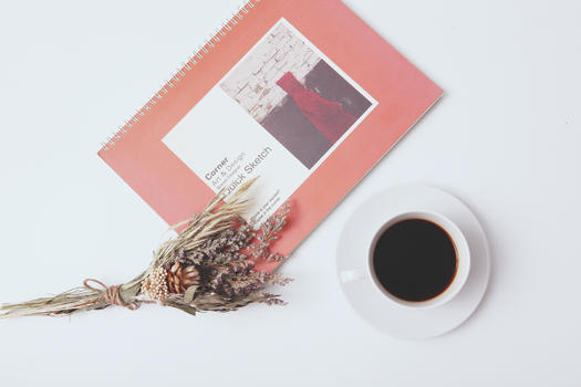 笔记本花束和咖啡图片素材免费下载