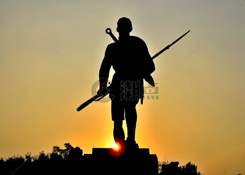 抗战川军将士出川雕像在夕阳下的剪影图片素材免费下载